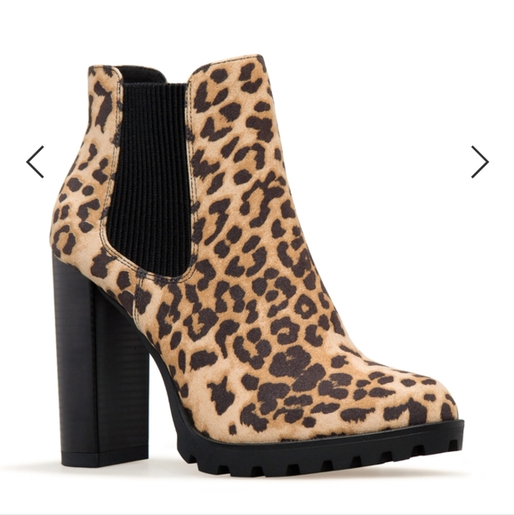 Shoedazzle Ada Lug Sole Booties Women's size 8.5 - Picture 1 of 9